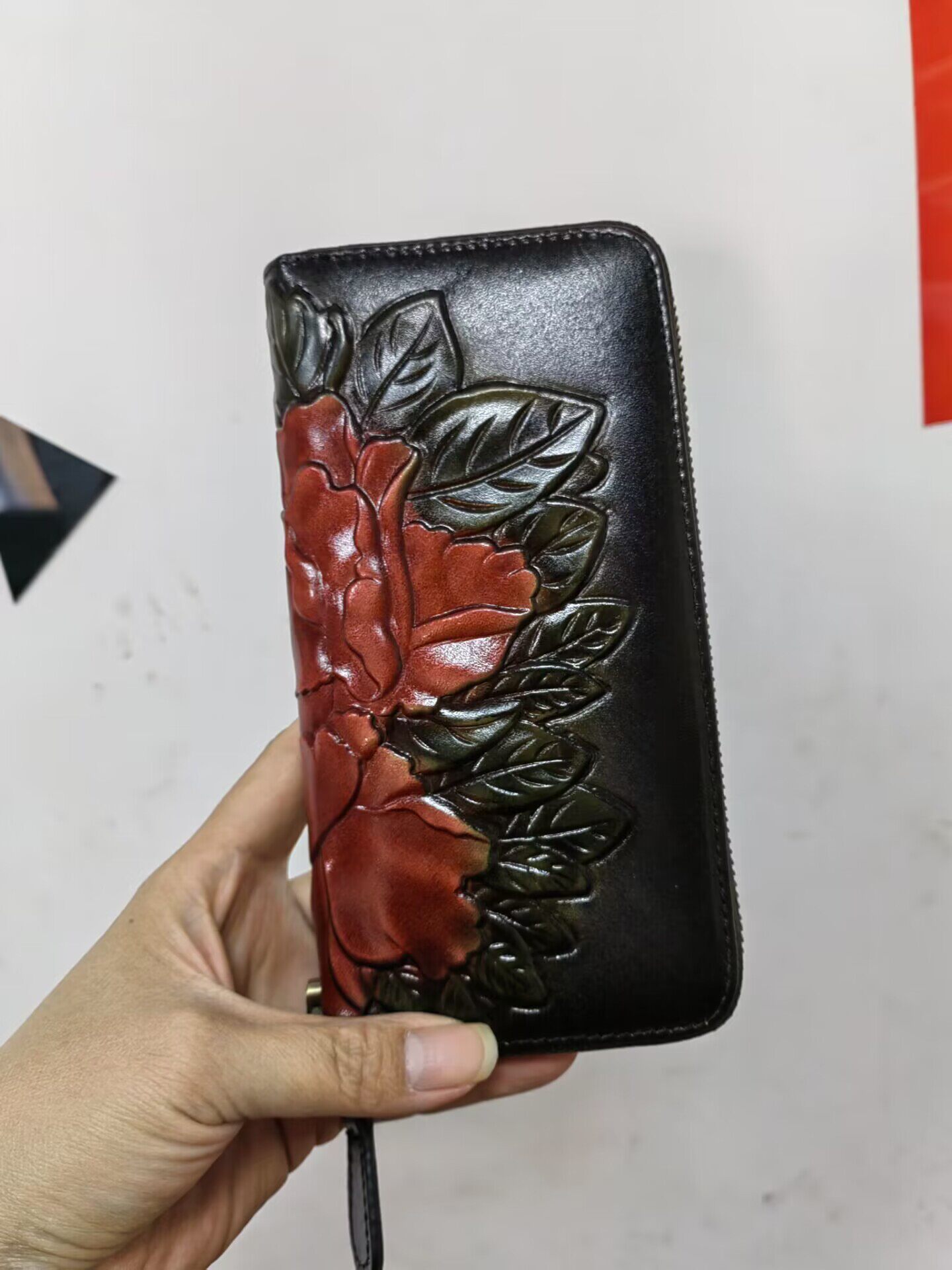 2 màu đen cổ điển