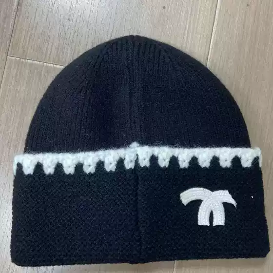 Women's Autumn and Winter Woolen Hat, Warm and Windproof Cold Hat, Versatile Letter Knitted Hat, Outdoor Fashion High-End Baotou Hat