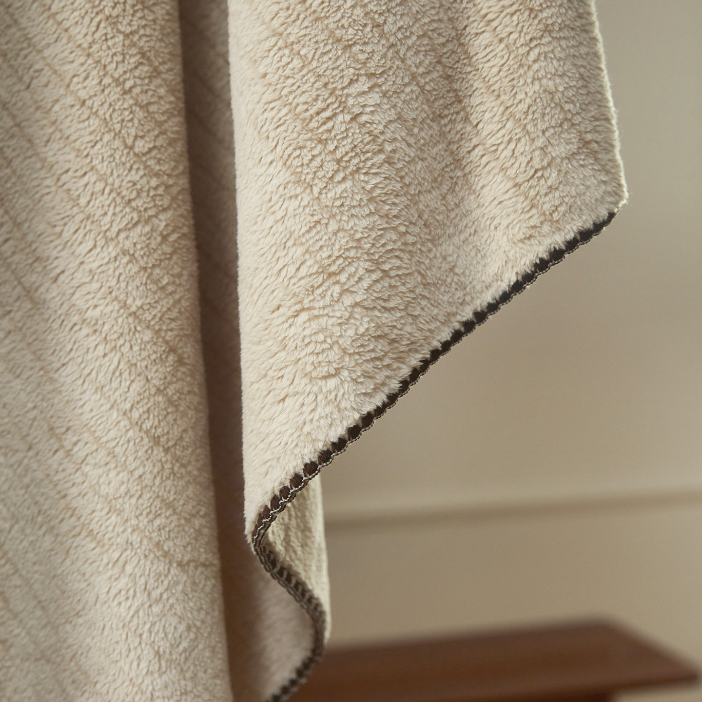 2025 New Style Yarn-Dyed Jacquard Casual Blanket Simple Pure Color Flannel Blanket Autumn and Winter Warm Nap Sofa Blanket