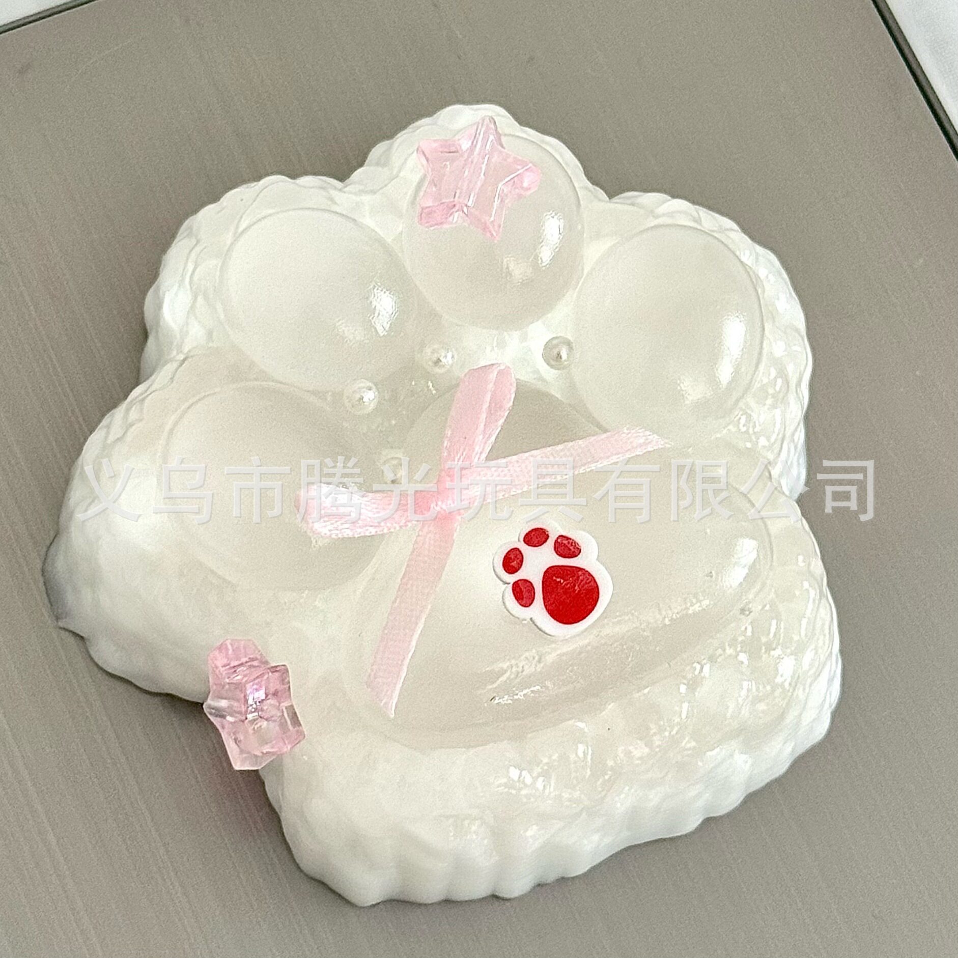 白い月光猫の爪