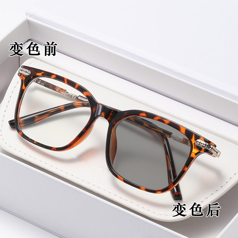 Photochromic Glasses with Black Frame, Slimming Square Frame, Cross-Border European and American Tortoiseshell Color, Non-Prescription Glasses Frame, Anti-Blue Light, Myopia Glasses