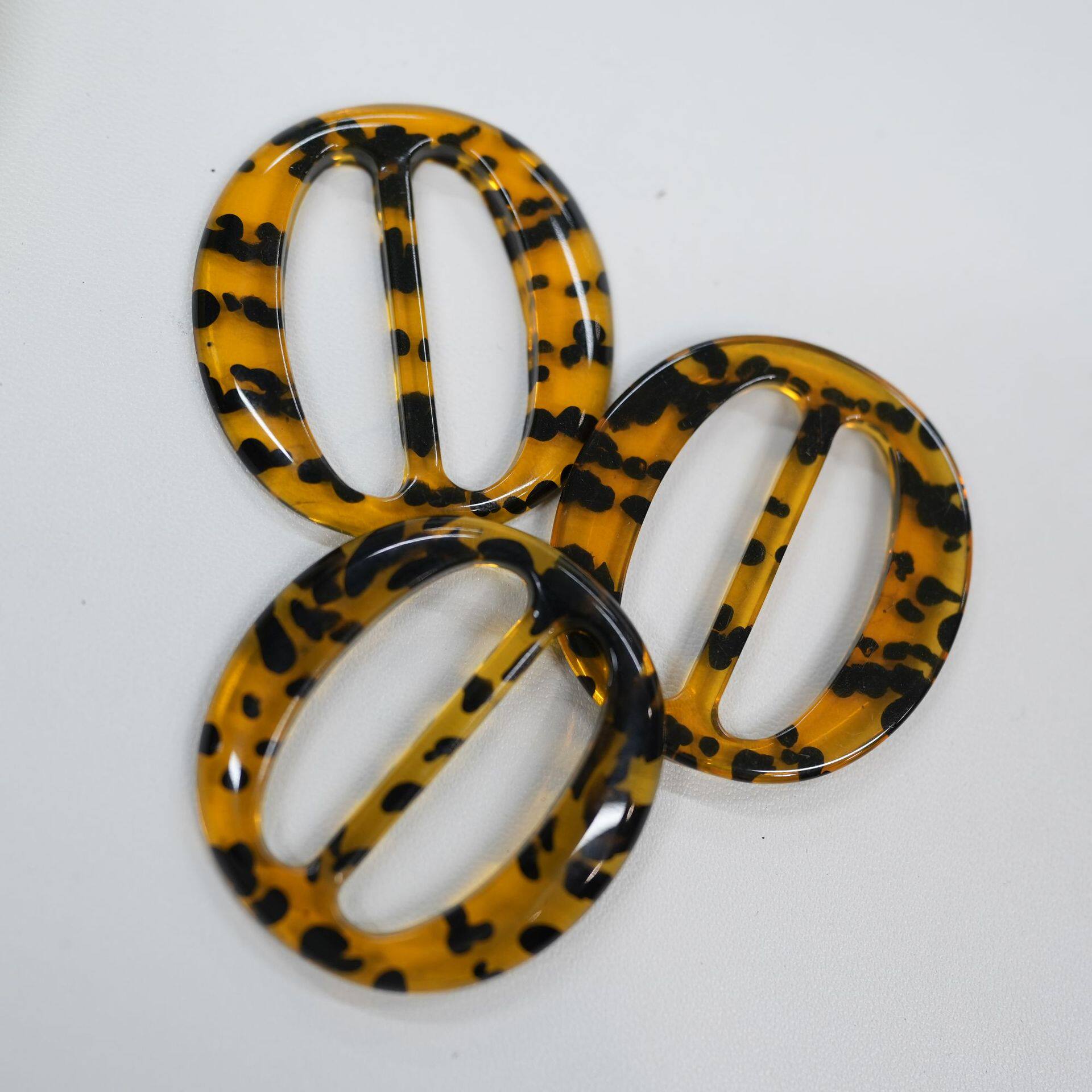 Amber-Colored Resin Oval-Shaped Button with a Light Coffee Color, Oil-Drip Oval Three-Step Buckle, Japanese-Style Buckle, Shoe Buckle