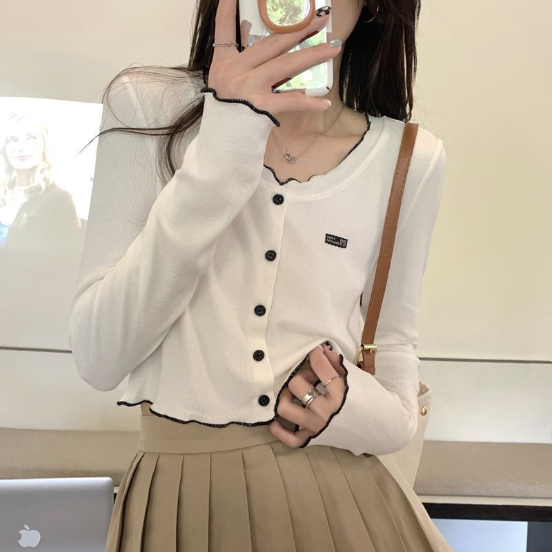 Slim Fit Gray Knitted Cardigan for Women Short Length Lightweight Design Casual Spring Autumn Wear