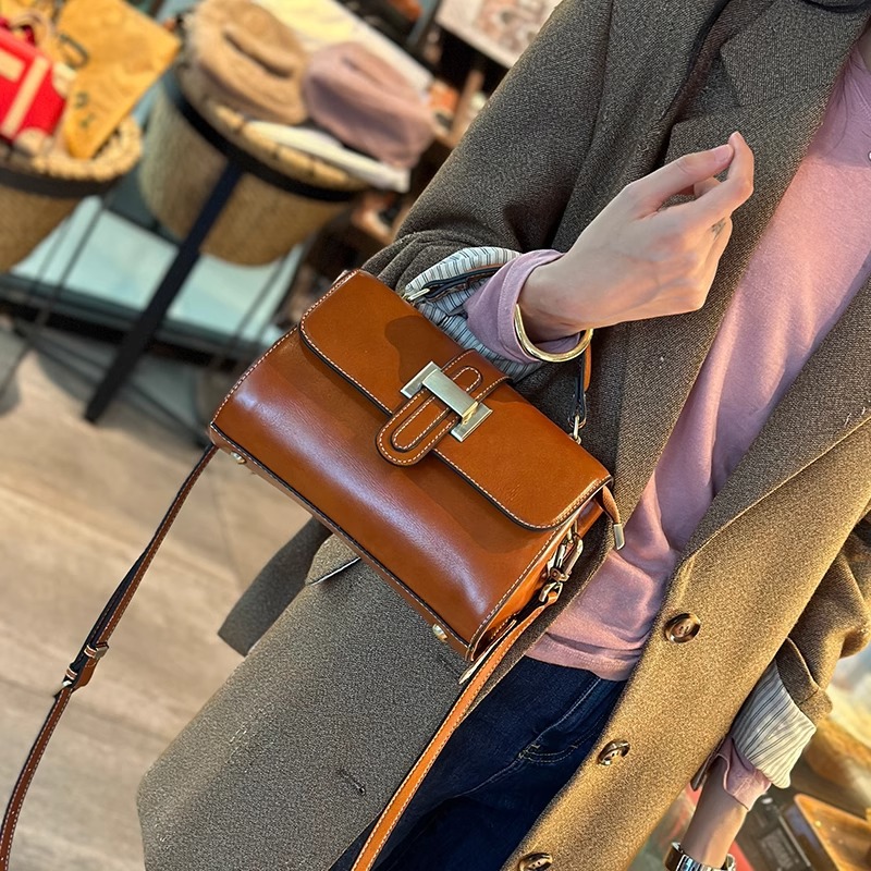(Mới) Mã A1283 Giá 1120K: Túi Đeo Vai Nữ Gutda Phục Cổ Cổ Điển Túi Ví Nữ Chất Liệu Da Bò G04 Sản Phẩm Mới, (Miễn Phí Vận Chuyển Toàn Quốc).