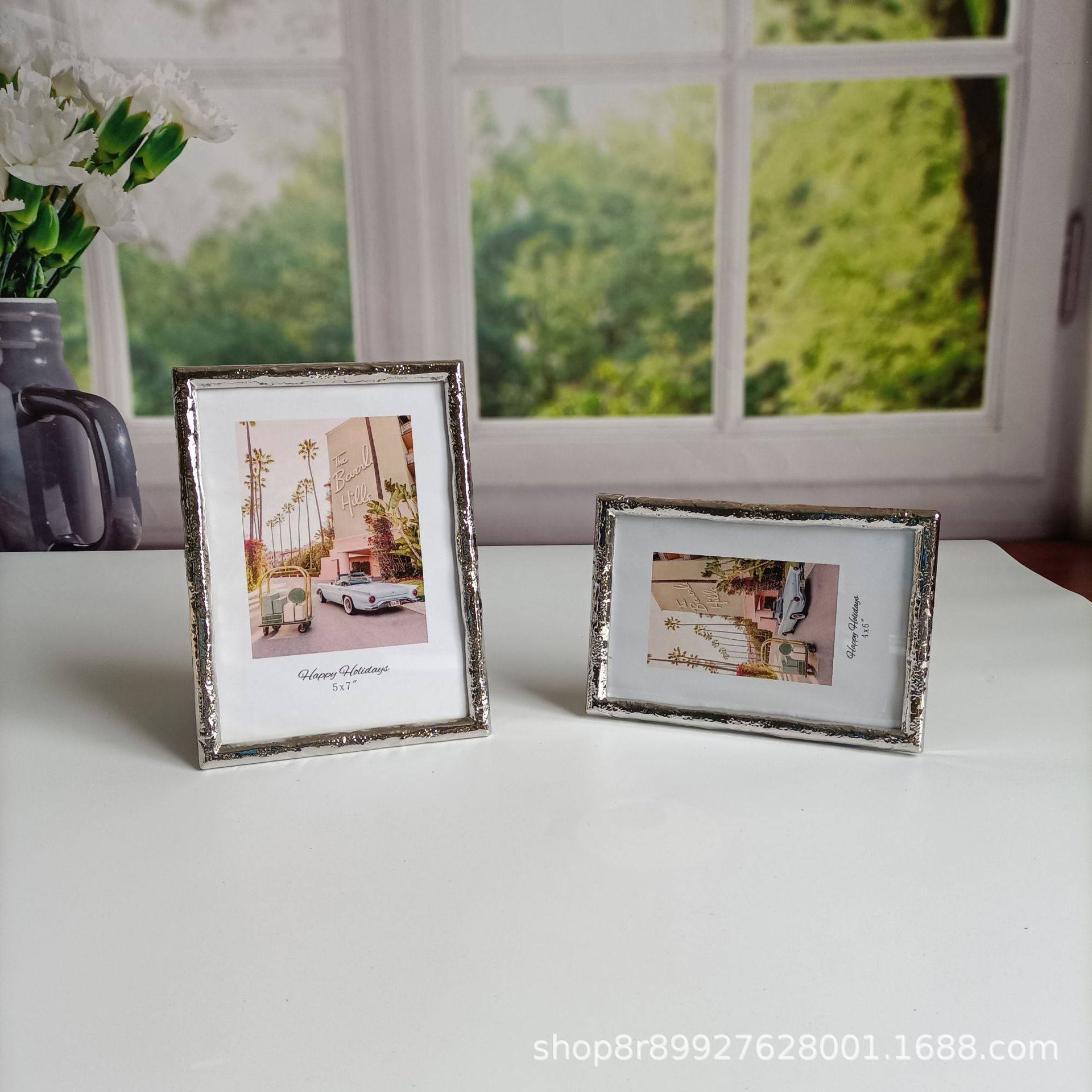 Environmental protection fashion simple silver metal photo frame table, simple photo frame table