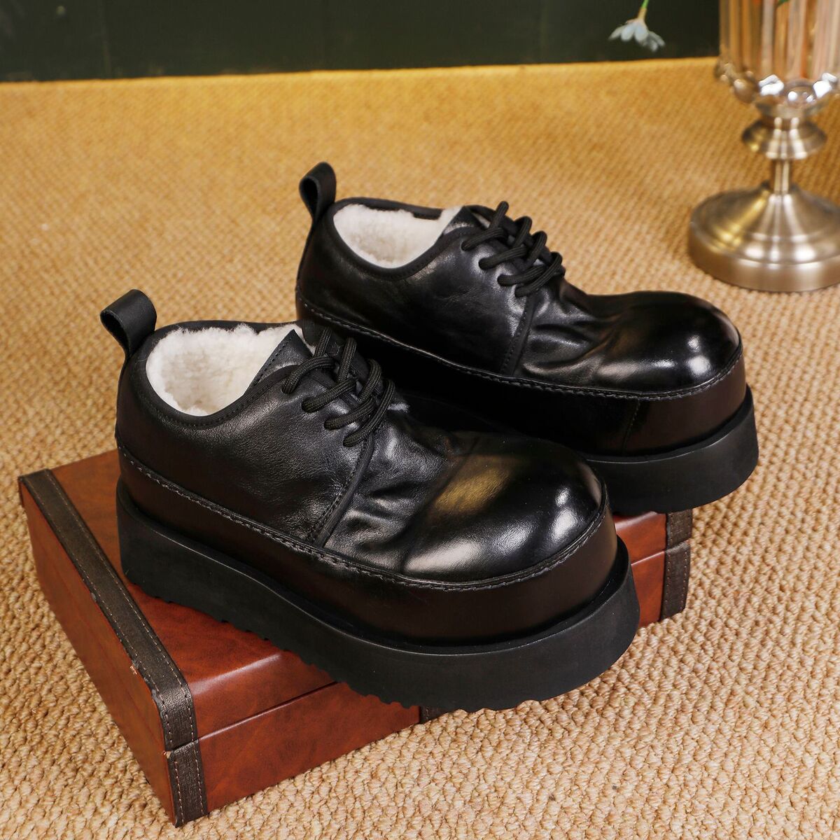 Giày boot nữ cổ cao da bò lót lông cừu đế dày buộc dây — Kaki, màu đen