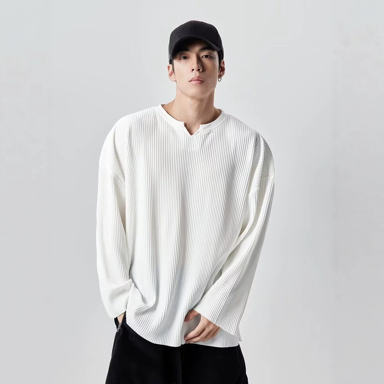 เสื้อผ้ากีฬาแขนยาว ทรงหลวม แฟชั่นใหม่สำหรับฤดูใบไม้ผลิและฤดูใบไม้ร่วง เสื้อออกกำลังกาย ใส่ลำลองสำหรับวิ่งและเล่นบาสเกตบอลสำหรับผู้ชาย
