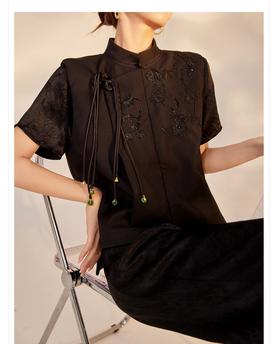 Áo vest nữ cổ đứng thêu nổi cài khuy phong cách thanh lịch — Ngọc Bích Đen (Giao Hàng Ngay), Trắng tuyết satin (tóc làm trong ngày)