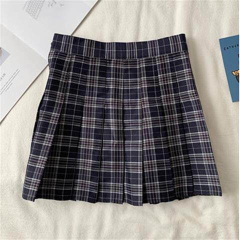 ネイビーブルーのチェック柄スカート
