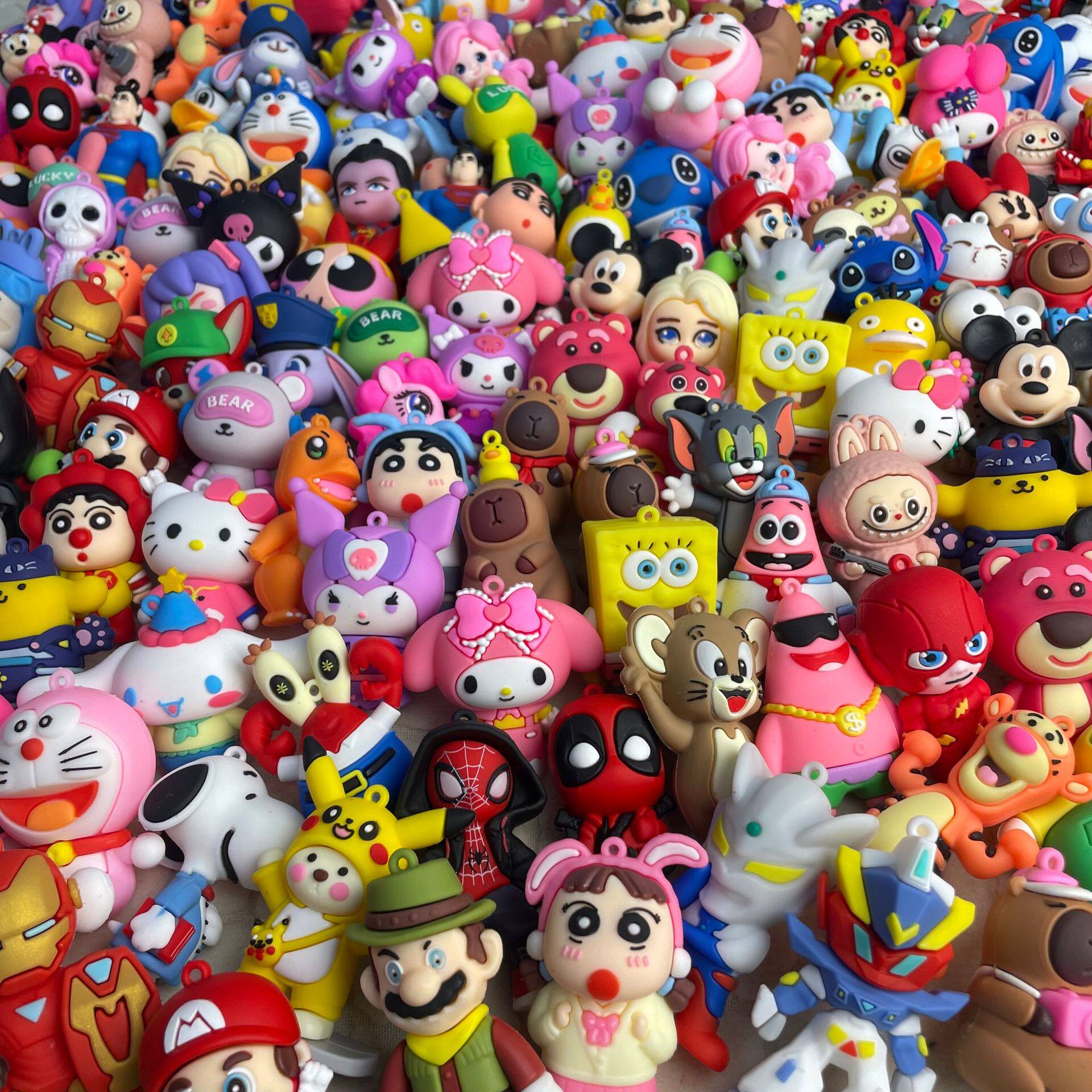 网红潮玩公仔地摊夜市跑量摆摊手办玩具PVC立体卡通玩偶盲盒公仔