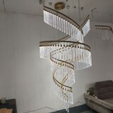 Фабрика освещения Чжуншаня освещает роскошную хрустальную люстру Двухуровневого здания пустой гостиной Виллы Вращающейся лестницей Декоративными светильниками и фонарями