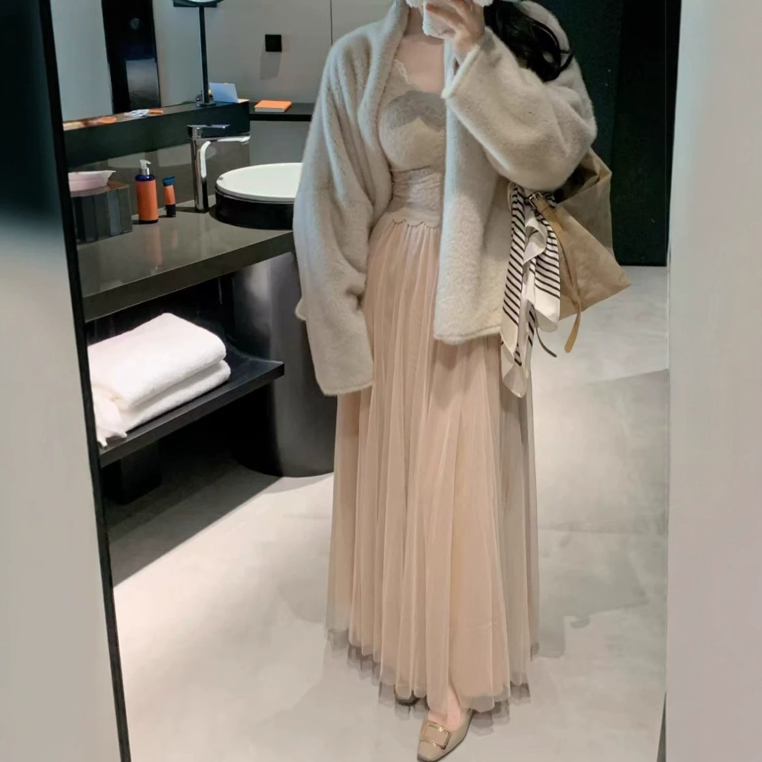Casual Mesh Maxi Skirt for Women Double Layer Elastic Waist Versatile Style Perfect for Spring and Summer Wholesale