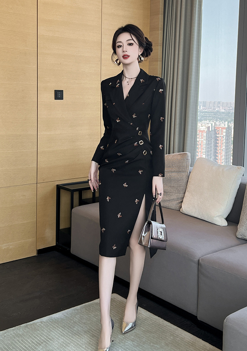 Đầm công sở nữ cổ vest thêu xẻ tà ôm vừa vặn — Màu đen