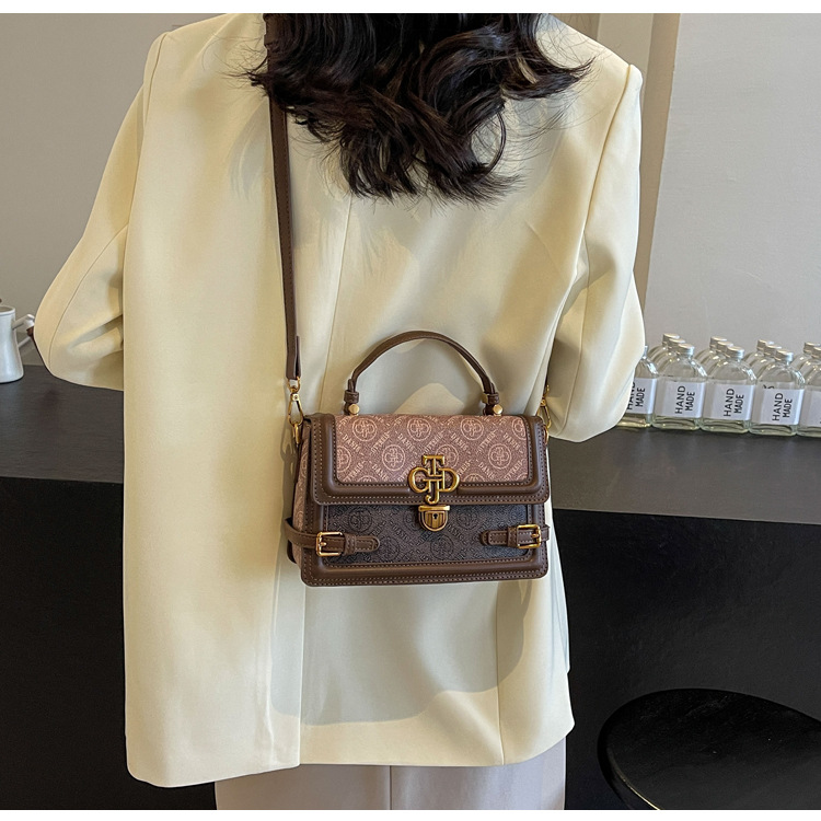 Foreign Style Small Square Bag Shoulder Bag Niche Design High-end Sense Bag Women's Internet Hot Super Hot Handbag Fashion Crossbody Bag 13 O1CN01NAcS7m1SSiWkEc7yB !!2218042692246 0 cib