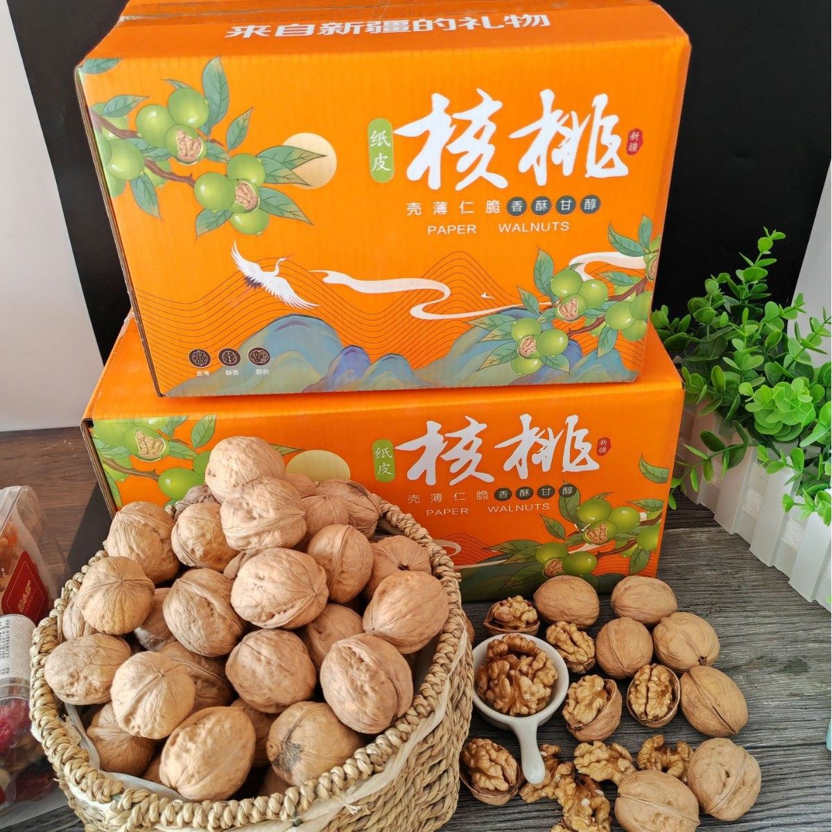 Wholesale 2025 Xinjiang Aksu Wenxu 185 Thin-Skinned Walnuts, Paper-Skinned, Loose-Packed, Hand-Picked, 1.5kg Packs, Hand-Peeled, New Crop