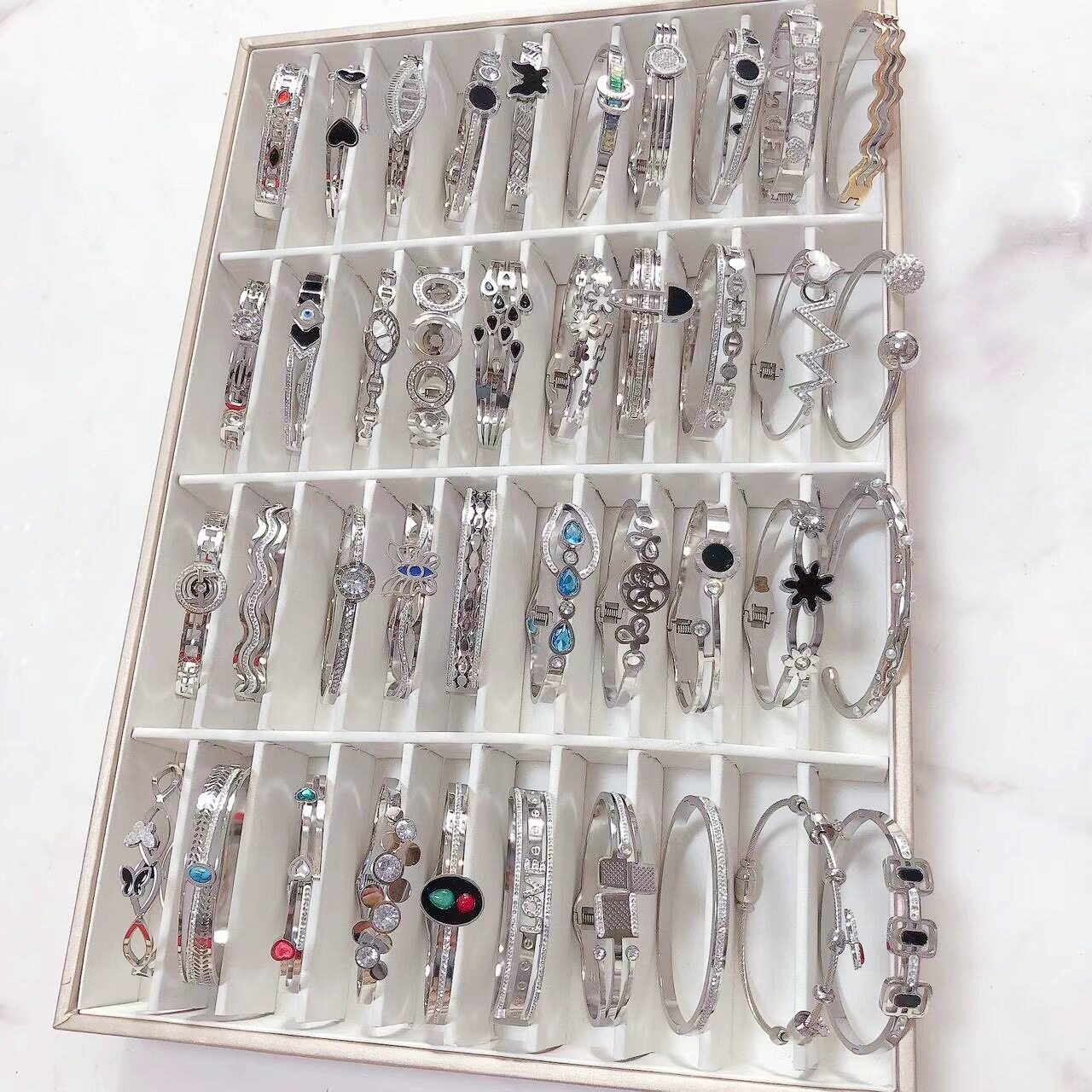 Factory special price direct supply new explosions high quality color bracelet female stainless steel titanium steel jewelry