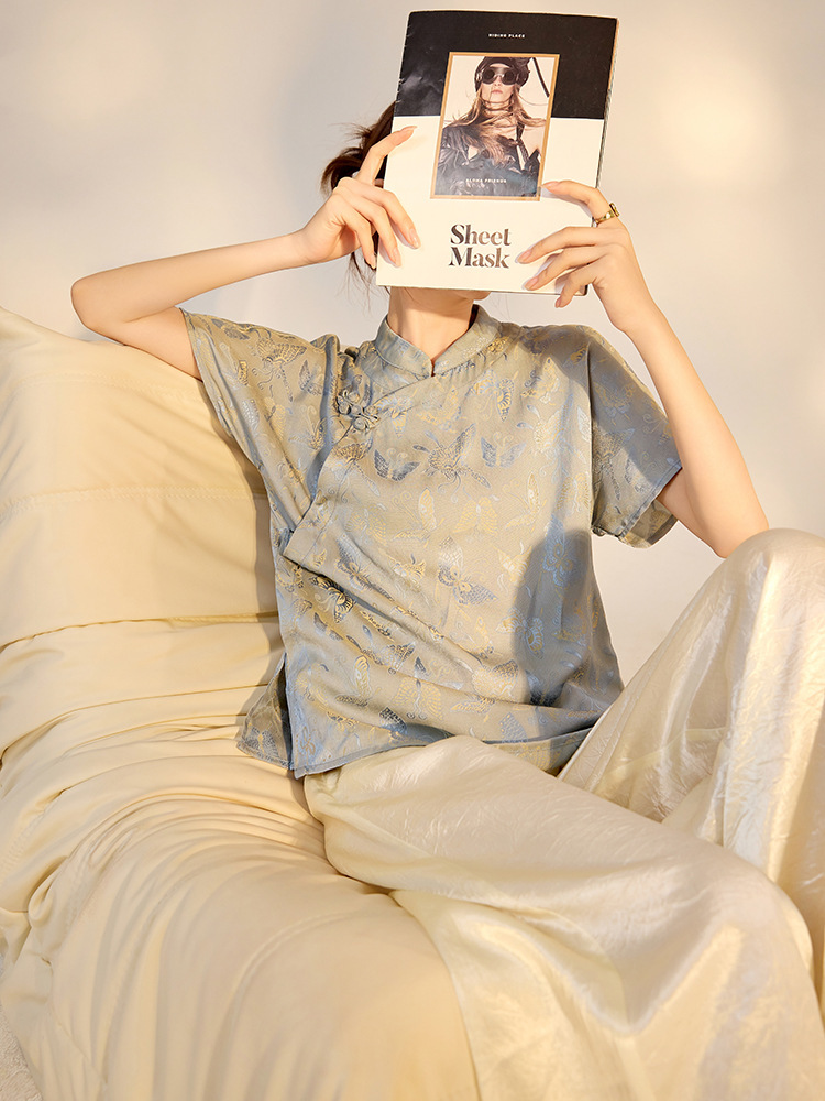 Áo sơ mi nữ cổ đứng tay ngắn họa tiết hoa bướm thêu
