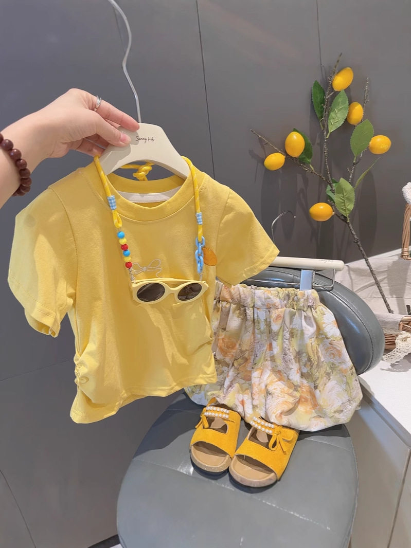 Girls' Summer Two-Piece Set, New Baby Girl Embroidered Cotton T-Shirt & Floral Oil Painting Bud Shorts Outfit