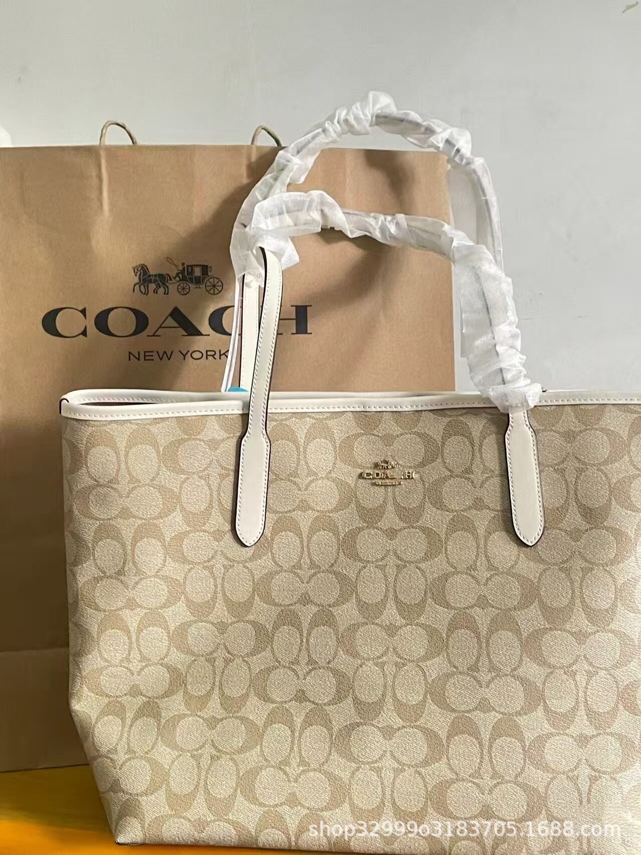 カーキホワイト