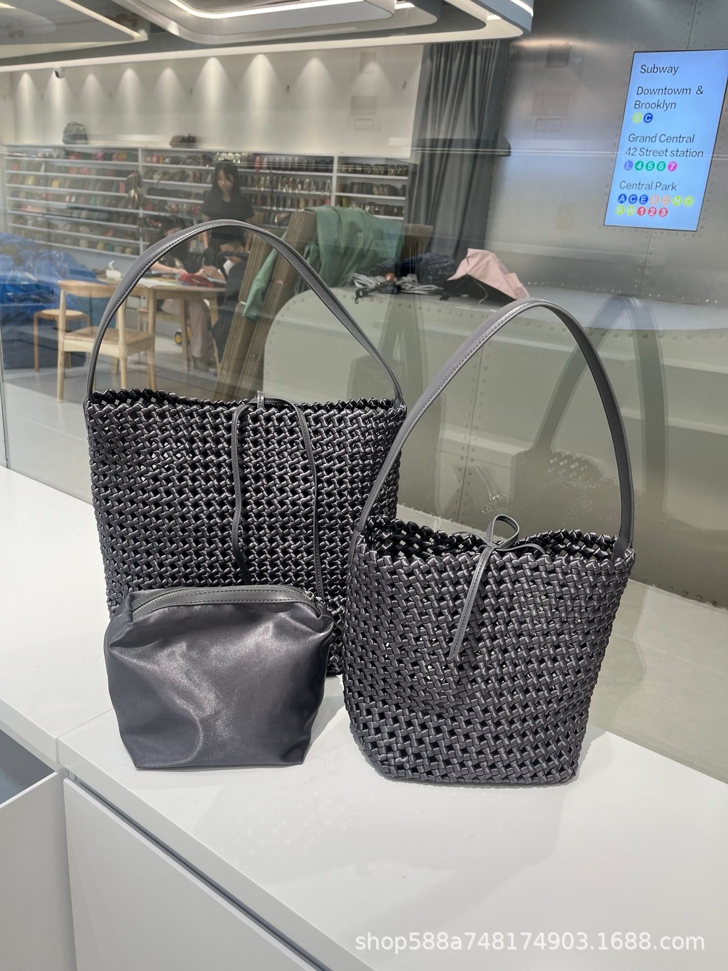 スモールグレー+サテン内ポケット、本革