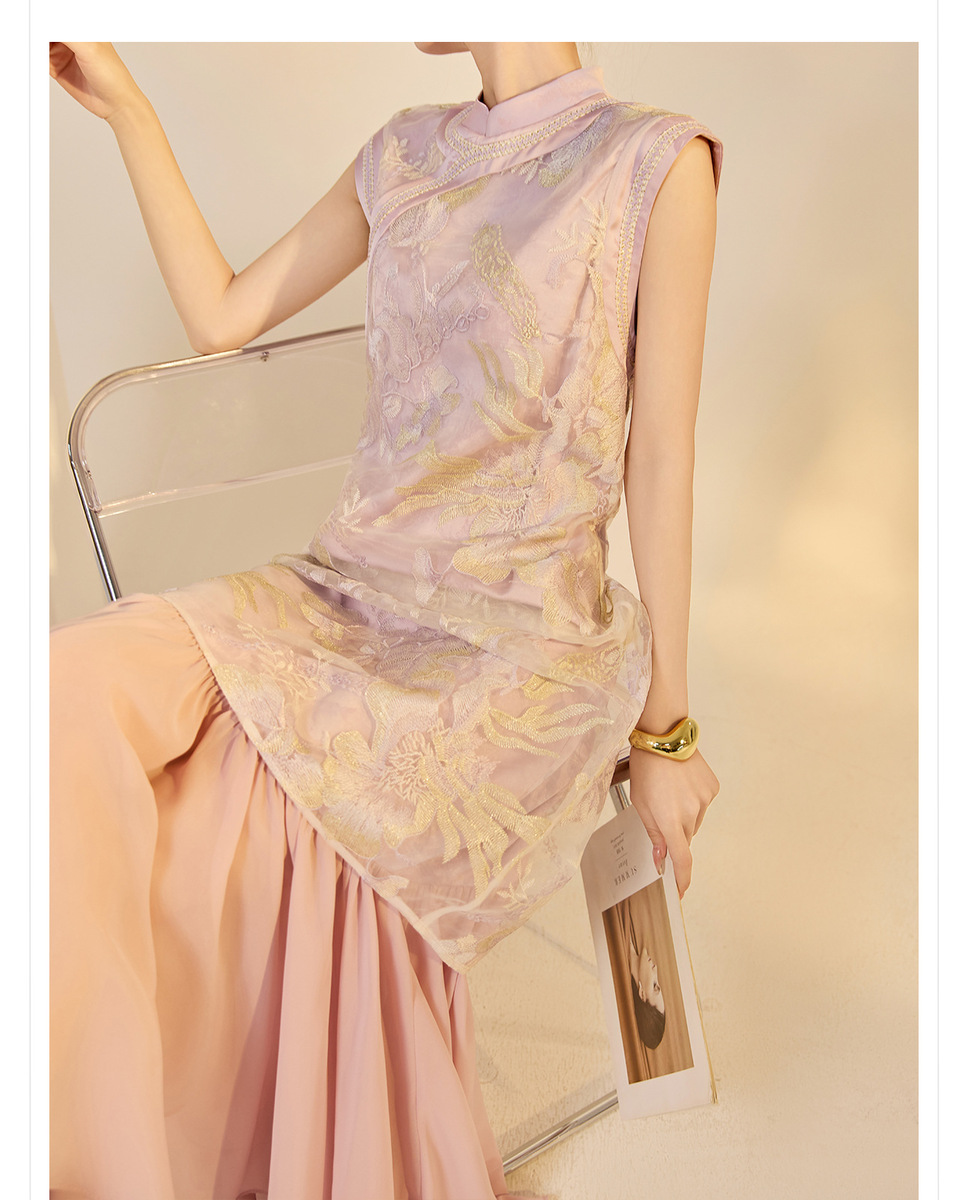 Đầm liền cổ đứng không tay thêu đính cườm họa tiết hoa — Tím Đinh Hương (giao hàng trong 7 ngày), Tím đinh hương (giao hàng trong ngày), Vàng cát chảy (giao hàng trong 7 ngày), Vàng cát chảy (giao hàng trong ngày)