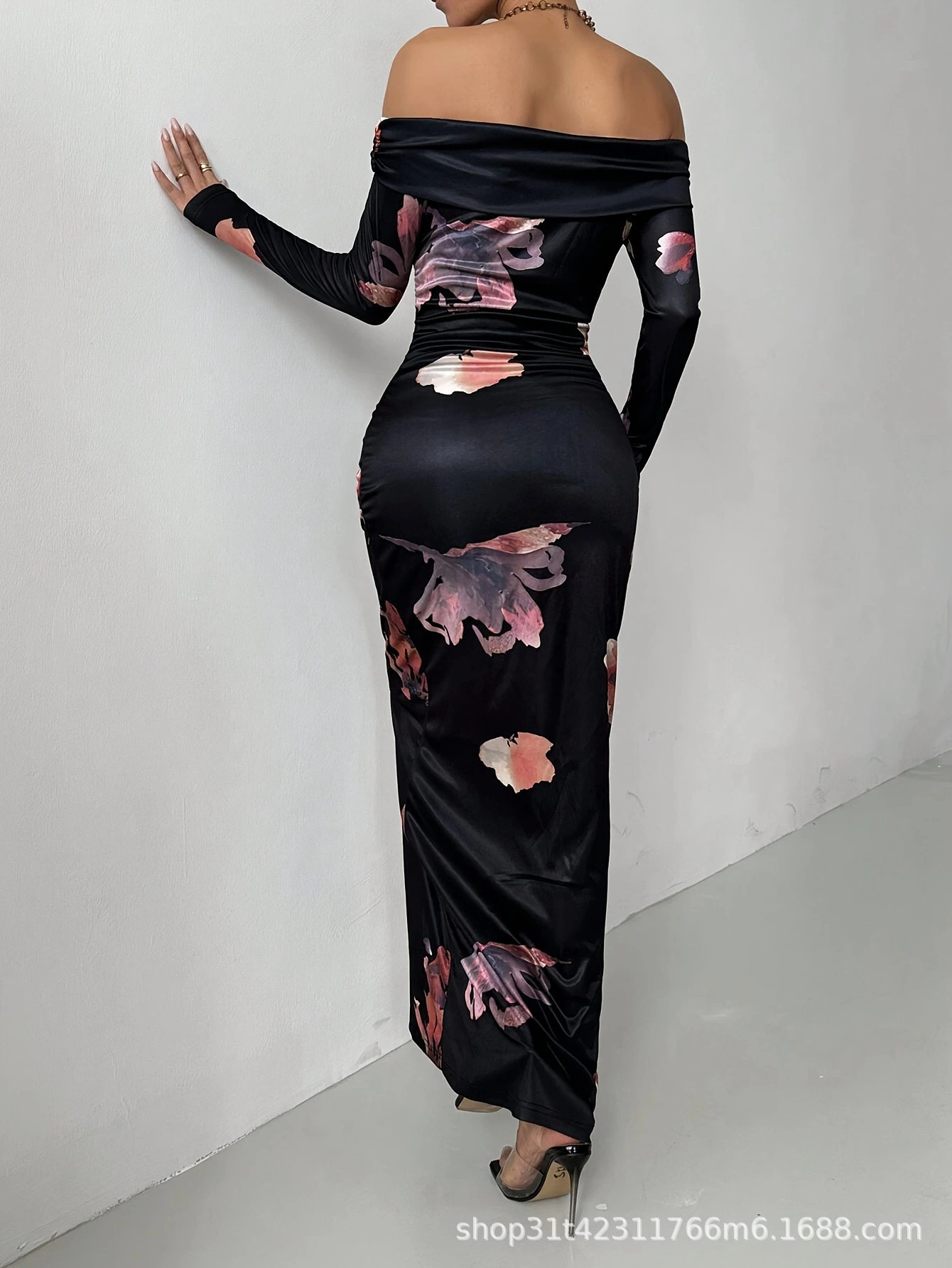 Slim Fit Long Sleeve Dress Elegant Bodycon Design Perfect for Parties and Formal Events Wholesale Available