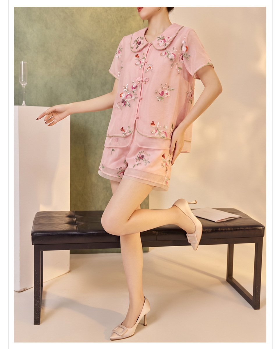 Bộ áo sơ mi không tay thêu họa tiết hoa và quần short dài, phong cách retro nghệ thuật — Quần short thêu hạt (giao hàng trong 7 ngày), Quần short thêu hạt (giao hàng trong ngày), Áo thêu hạt (giao hàng trong 7 ngày), Áo thêu hạt (giao hàng trong ngày)