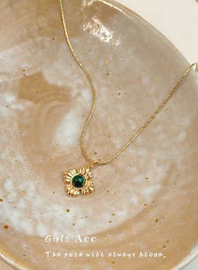 法式复古绿玉髓项链镀18k金小众设计四叶花锁骨链轻奢新中式颈链