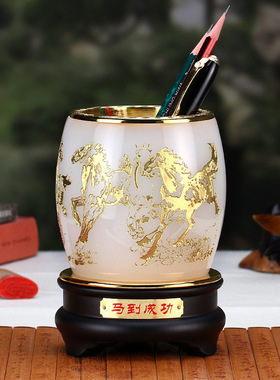 马到成功摆件琉璃玉旋转笔筒书房公室桌面实用装饰档商务礼品