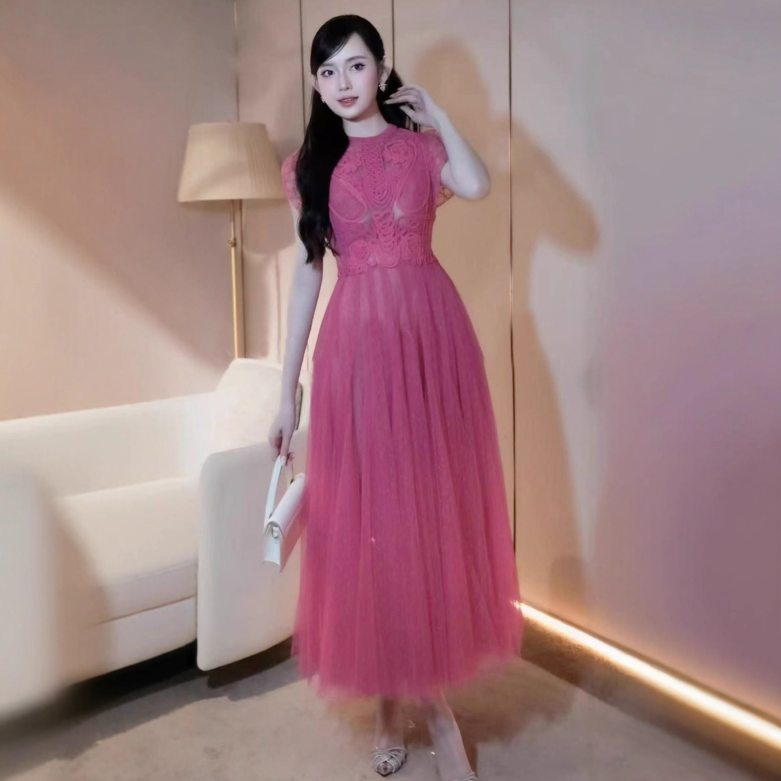 Đầm maxi ren thêu hoa cổ tròn tay ngắn eo cao phong cách Pháp — Hồng đỏ