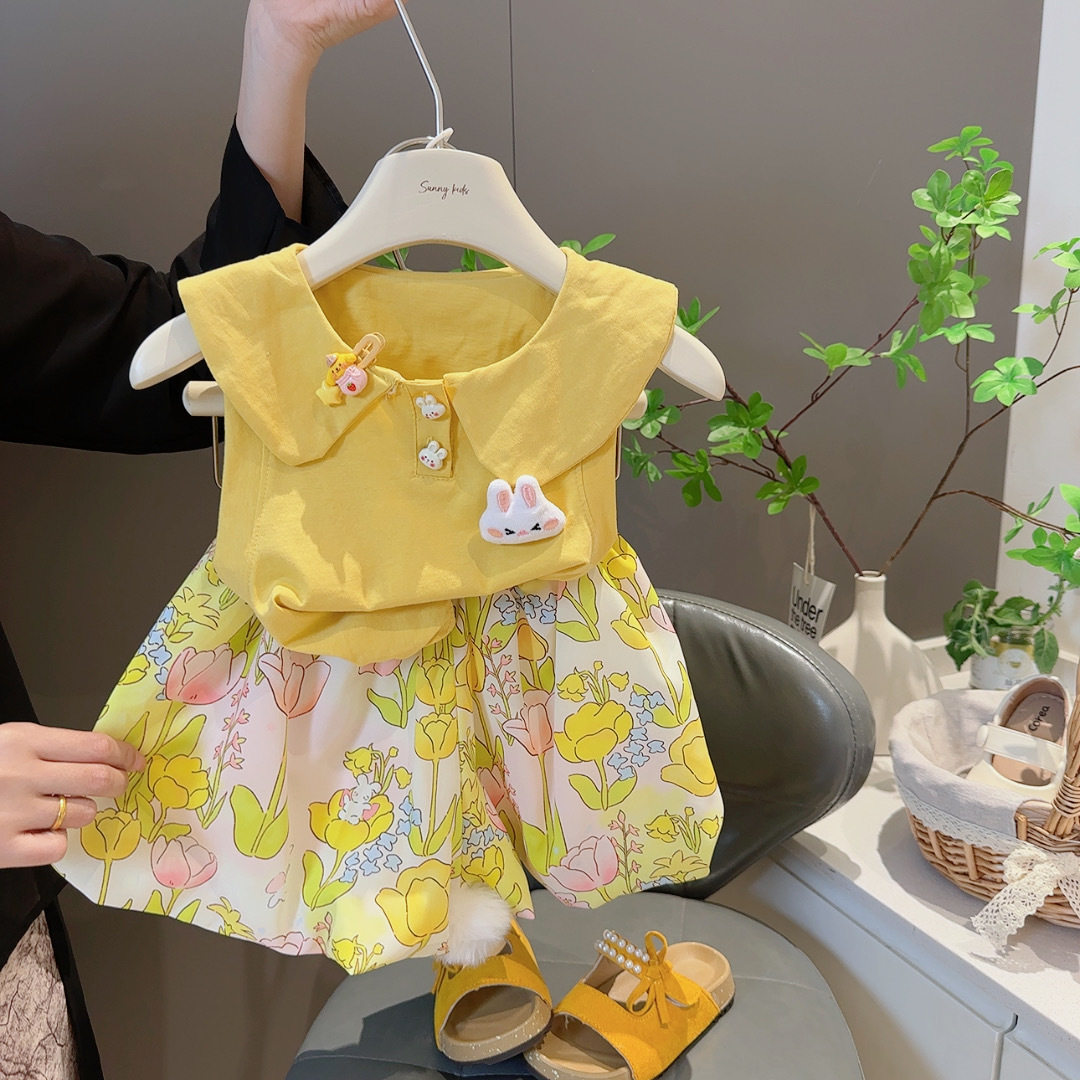 Nuovo set di due pezzi alla moda orecchie coniglio 3D cartone animato bambine, estivo carino outfit shorts bocciolo bambola creativo