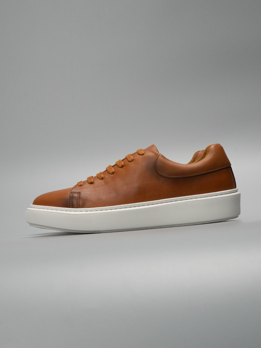 Giày sneaker da retro đánh bóng kiểu mới — Màu đen