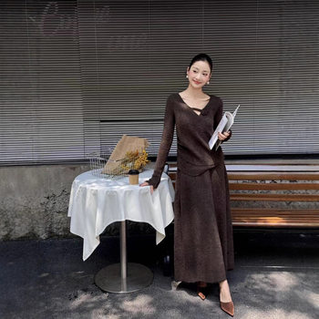 Sexy Pure Lust Style Knitted Suit for Women 2025 New Design Waist Slimming Look Top and Skirt Two-Piece Set