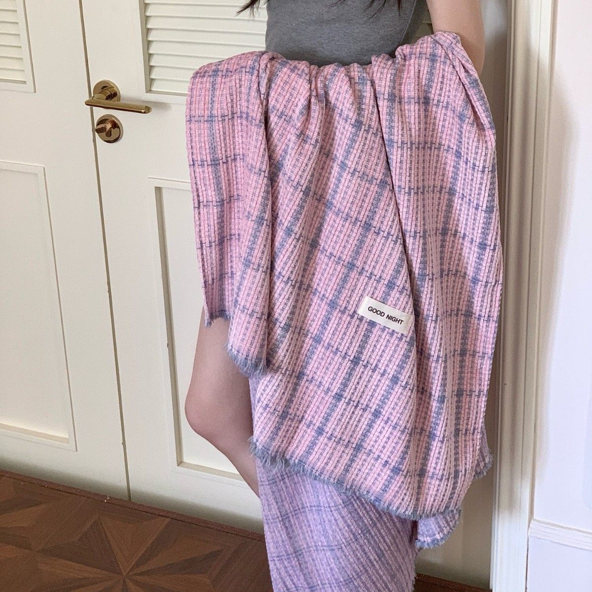 Simple, Fashionable and Versatile, Personalized Small Fragrant Chenille Plaid Blanket, Casual and Comfortable Blanket