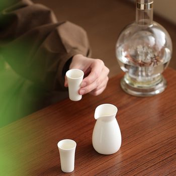 Ceramic 100ml Wine Dispenser Set White Porcelain Chinese White Wine Cup Antique Style Household White Wine Dispenser Small Wine Cup