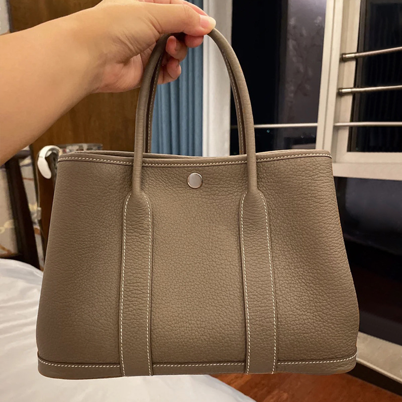 (Mới) Mã A2232 Giá 1490K: Túi Xách Nữ Gutd​ Họa Tiết Hoa Túi Ví Nữ Chất Liệu Da Bò G04 Sản Phẩm Mới, (Miễn Phí Vận Chuyển Toàn Quốc).