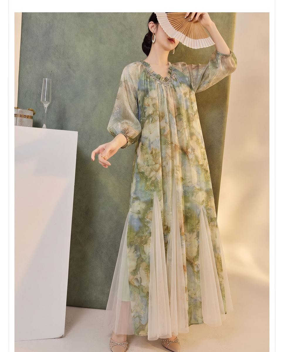 Đầm dài nữ cổ chữ V dáng suông phối họa tiết hoa nhí — Màu trắng ngà, 江南蓝