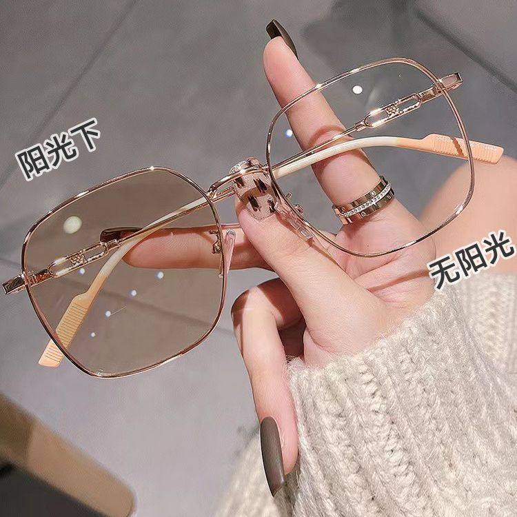 All-match plain-faced photosensitive discoloration anti-blue light glasses women's large-frame plain-faced glasses frame anti-blue discoloration myopia factory