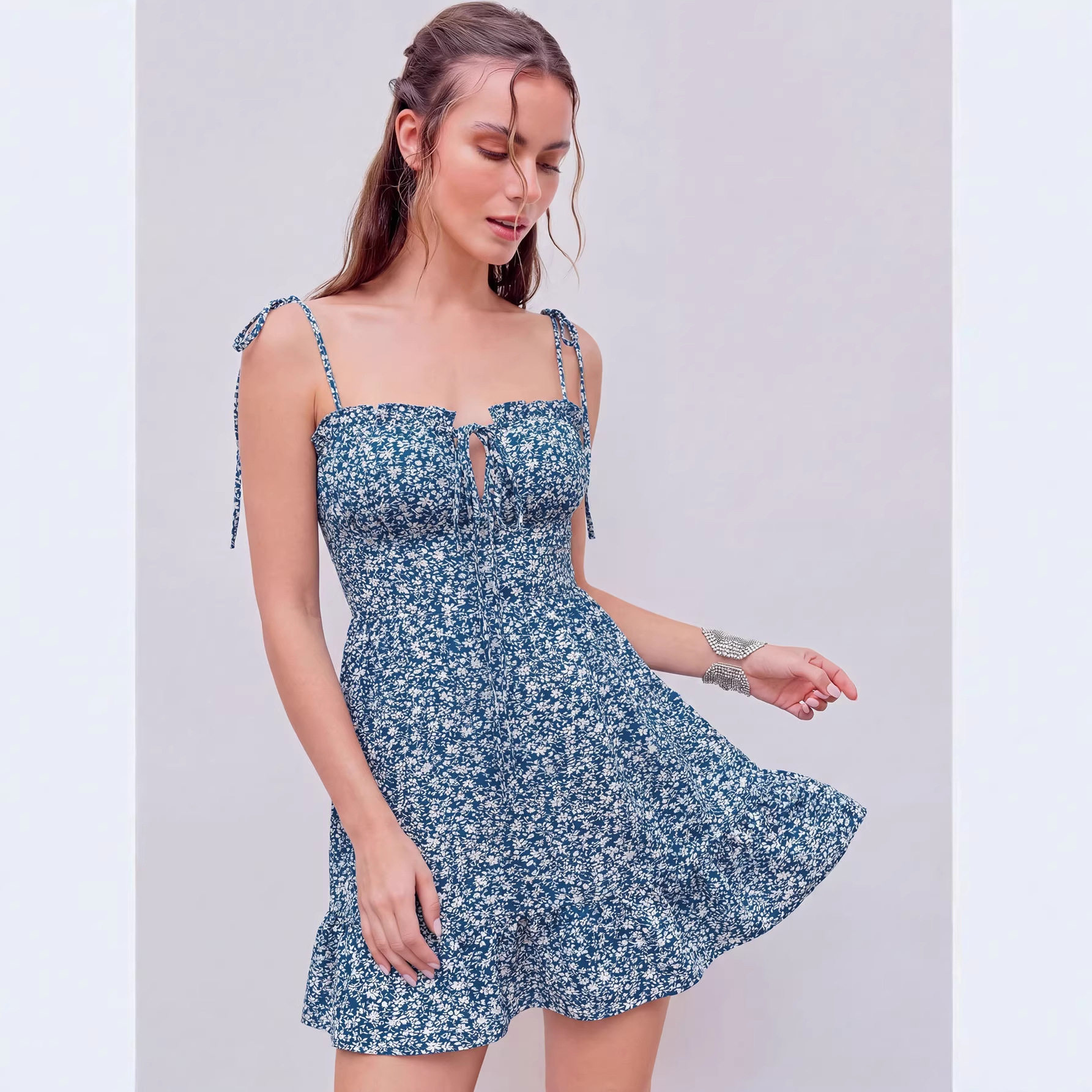 Summer Floral Print Backless Slip Dress Sexy Style European and American Fashion Perfect for Parties and Casual Outings
