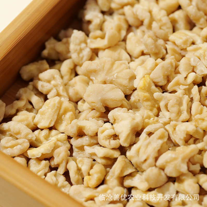 Peeled Walnut Kernels in Bulk, Raw Crushed Ingredients, Three or Four Layers of Shell Removal, Yunnan Walnut Nuts Specialty, Peeled Walnut Kernel Fragments