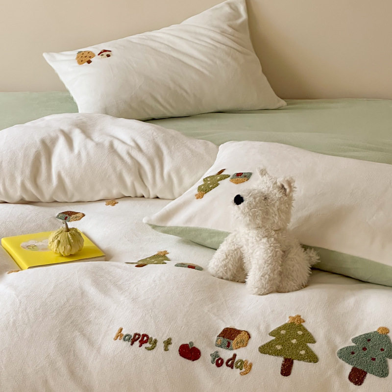 High Weight Milk Velvet Cartoon Towel Embroidered Four-Piece Set Double-Sided Velvet Anti-Static Coral Velvet Quilt Cover Kidsren's Three-Piece Set