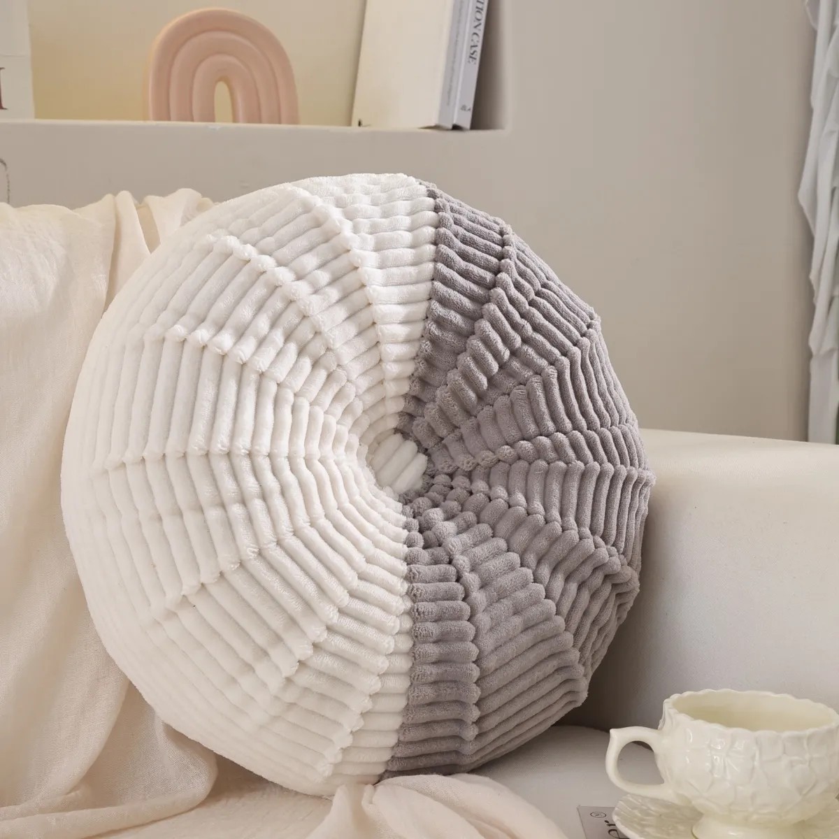 Ins Cream-Colored Cute Round Handmade Futon Cushion for Guesthouse Living Room Sofa, Girly Throw Pillow, Bay Window Cushion