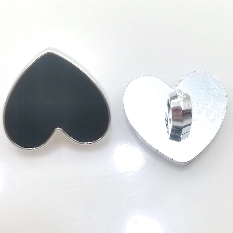 Factory wholesale point oil plastic button peach heart love Chanel style shirt sweater accessories coat suit button