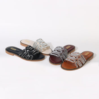 Plus Size Slippers for Women Summer 2025 New Versatile Outer Wear Flats Beach Shoes Fashionable Non-Slip Square Toe Rhinestone Slippers