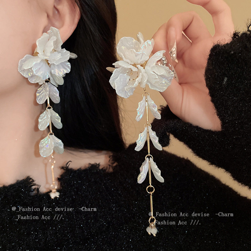 European and American Cross-border Simple Flower Tassel Collar Sweet Fashion Design Necklace Light Luxury High-end Temperament Jewelry for Women