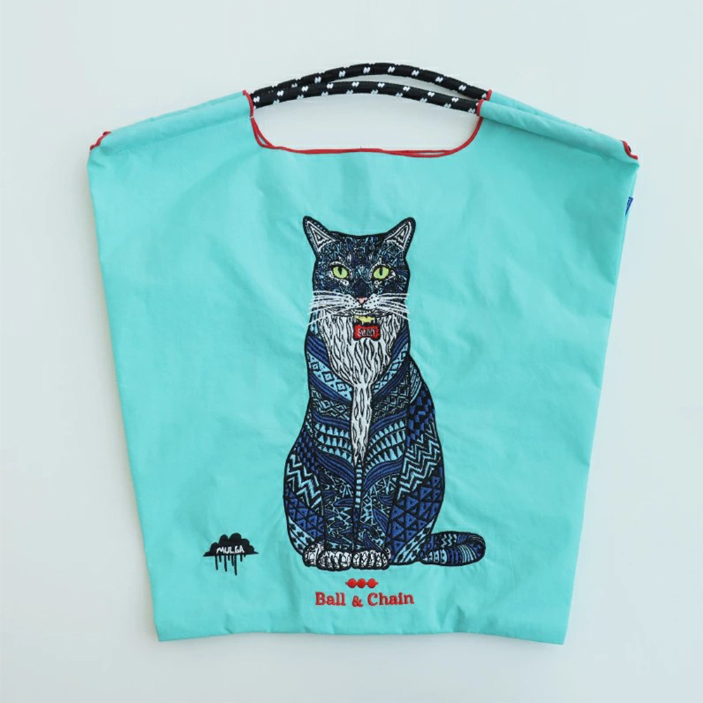 緑のタトゥー猫