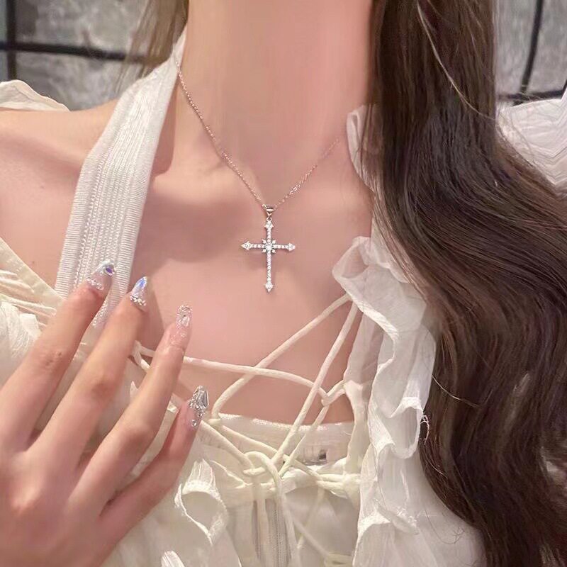 Star cross necklace for women, high-grade super flash zircon necklace for women, light luxury, niche, cold style, European and American style, wholesale
