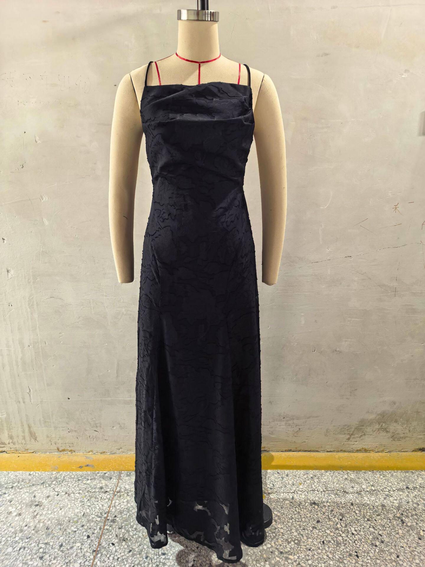 跨境亚马逊欧美风女装新款时尚百搭辣妹风酒红色性感吊带裙