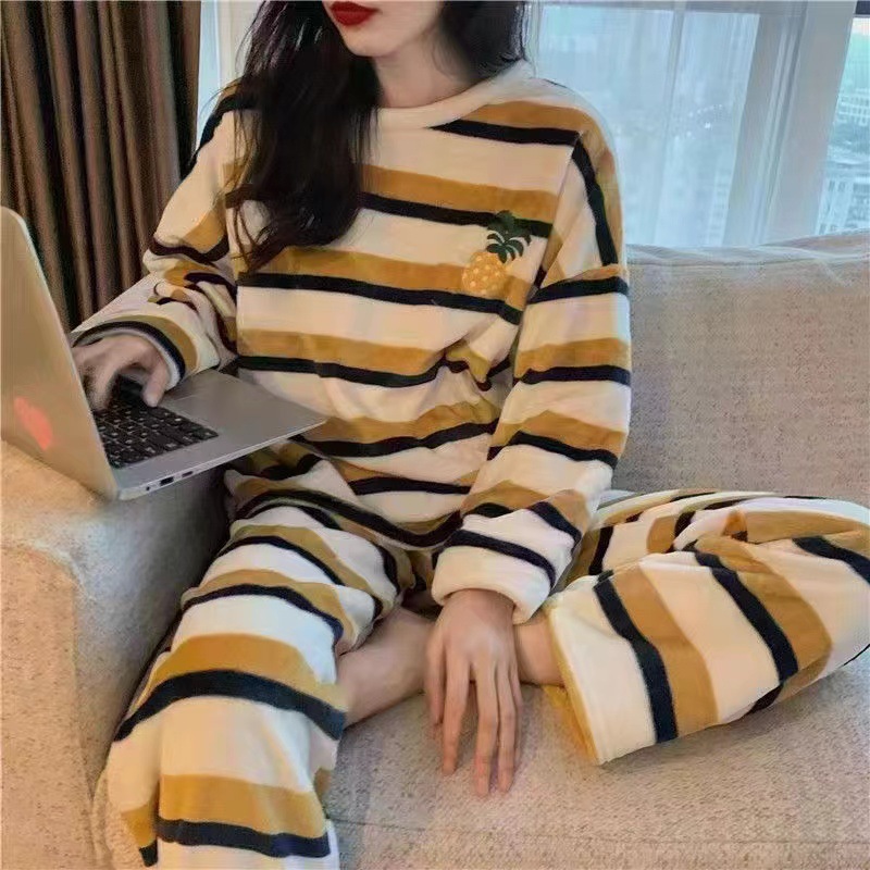 卡通甜美歪头熊同款睡衣女秋冬季珊瑚绒加厚宽松大码外贸跨境套装