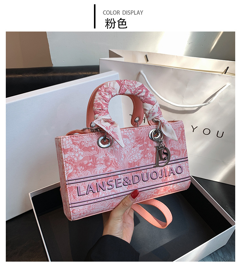 Cross-border high-looking handbag for women new popular niche design Diana bag embroidered shoulder messenger bag 15 undefined